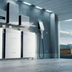 太陽光発電と蓄電池でオフグリッド生活が可能?費用や注意点も解説