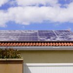 太陽光パネルは台風で飛ぶ!?事故事例や台風対策・被害にあった際の対処法