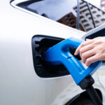 V2Hの併用で太陽光発電を効率化!蓄電池と併用するメリット