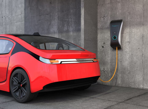 電気自動車を蓄電池として使うメリットは？太陽光発電との併用方法
