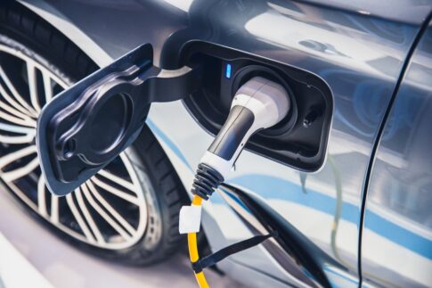 電気自動車と太陽光発電を併用する5つのメリット｜費用を抑えるコツ