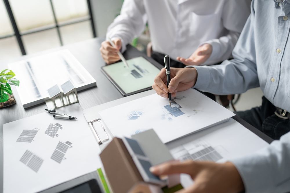 太陽光発電とペロブスカイト、どちらを選ぶべき？